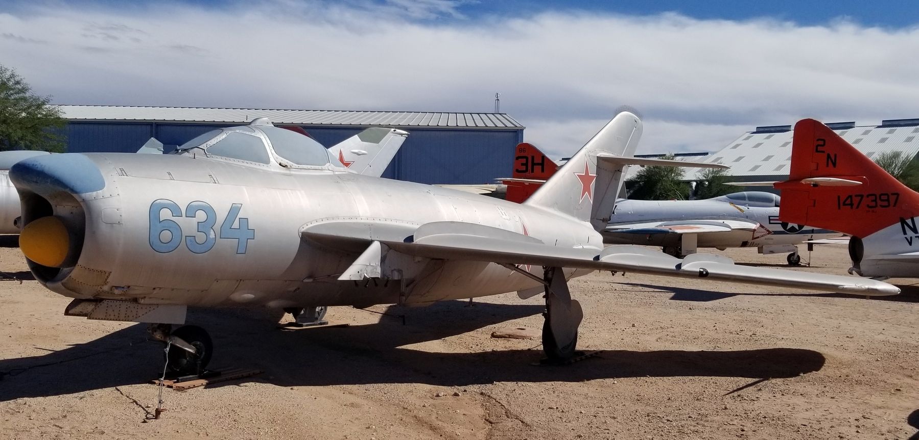 The Mikoyan-Gurevich MiG-17PF (LIM-6MR) image. Click for full size.