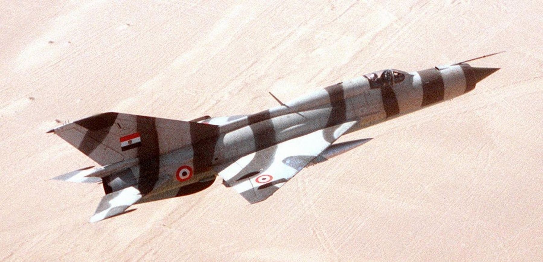 Egyptian Mig-21PFM in flight over the desert image. Click for full size.