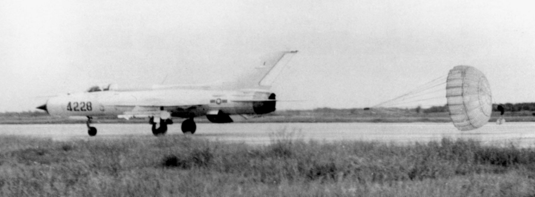 Mig-21PF landing with chute image. Click for full size.