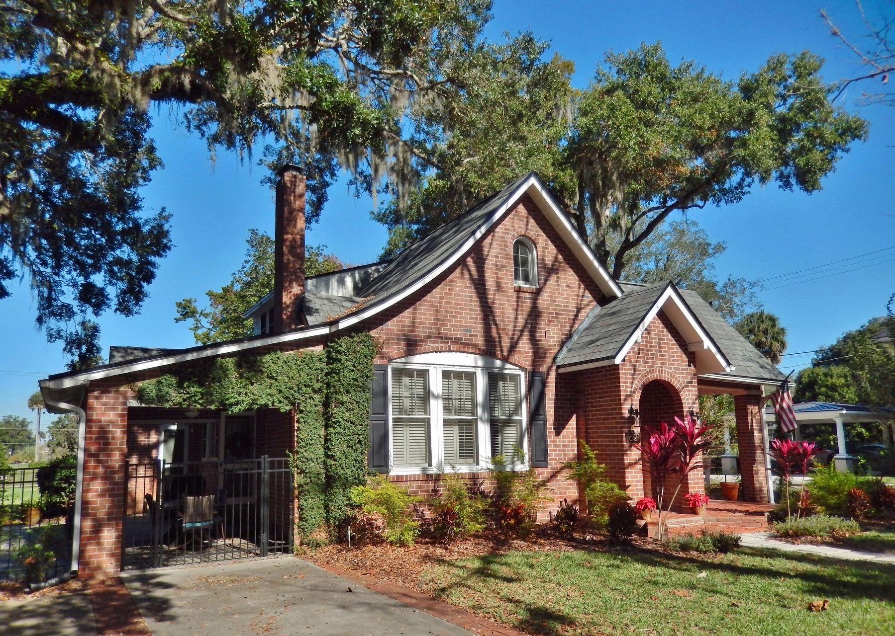 The Russel H. Floyd House (<i>southwest elevation</i>) image. Click for full size.