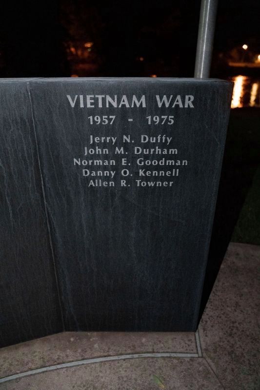 Portland Veterans Memorial image. Click for full size.