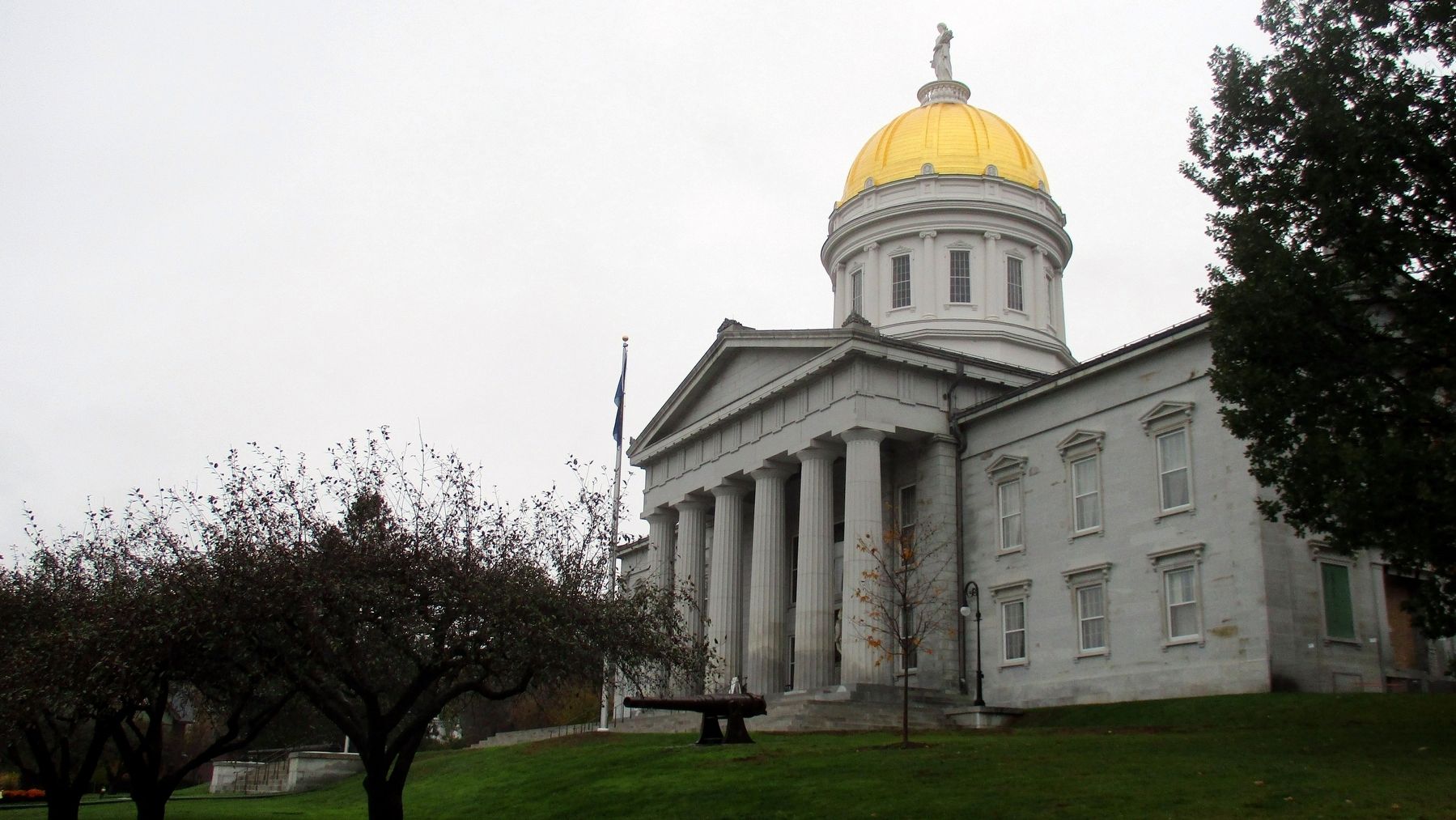 Vermont State House image. Click for full size.