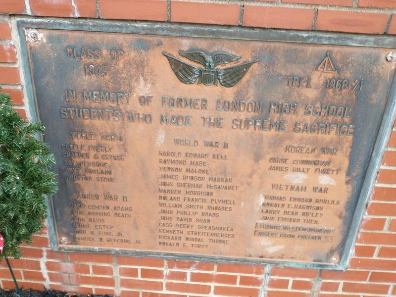 London High School Veterans Memorial image. Click for full size.