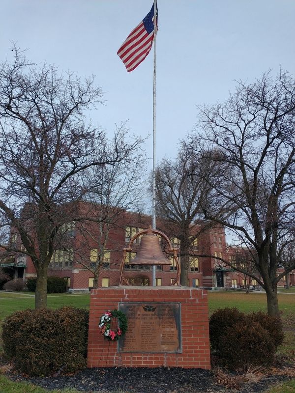 London High School Veterans Memorial image. Click for full size.
