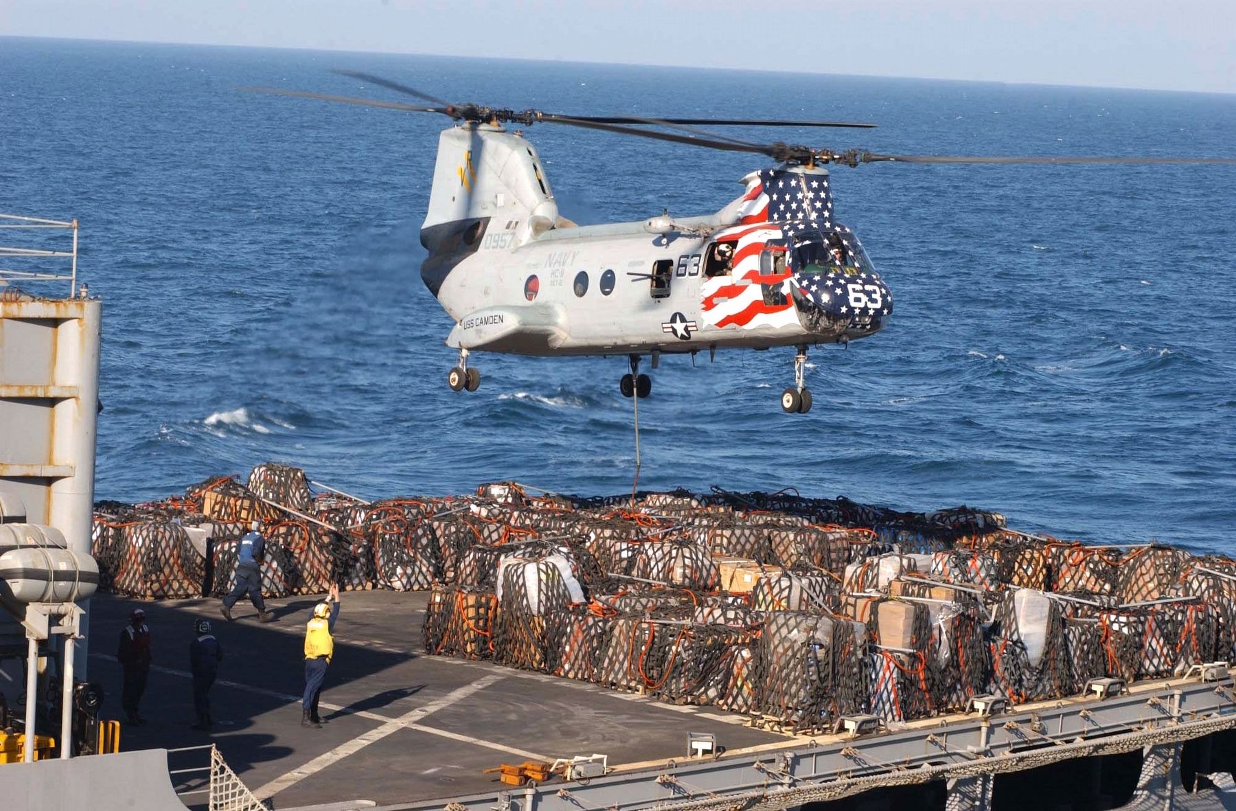 CH-46E Sea Knight lifts cargo. Click for full size. CH-46E Sea Knight lifts cargo image. Click for full size.