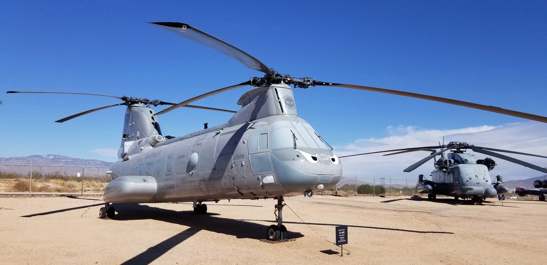 The Boeing Vertol CH-46E Sea Knight. Click for full size. The Boeing Vertol CH-46E Sea Knight image. Click for full size.
