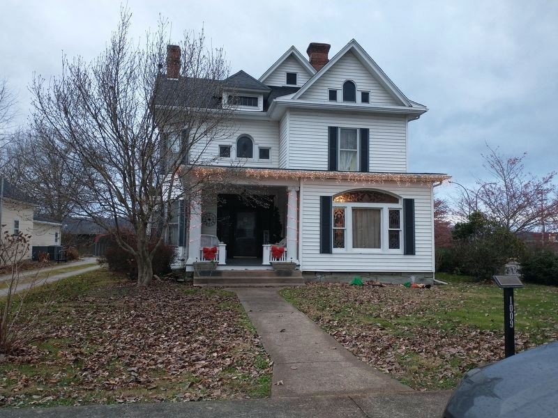 1009 Main Street image. Click for full size.
