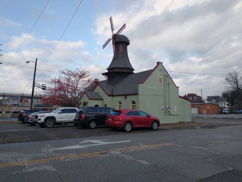 Windmill Quaker State image. Click for full size.