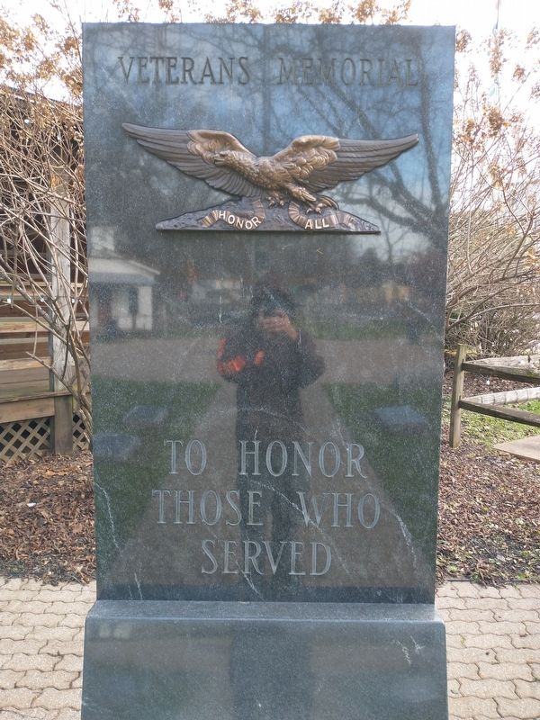 Roane County Veterans Memorial image. Click for full size.