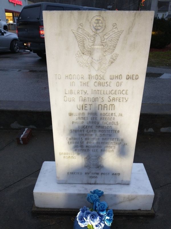 Clay County Viet Nam Veterans Memorial image. Click for full size.