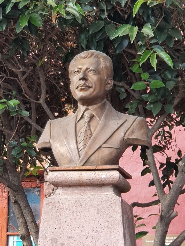 Luis Donaldo Colosio Bust image. Click for full size.