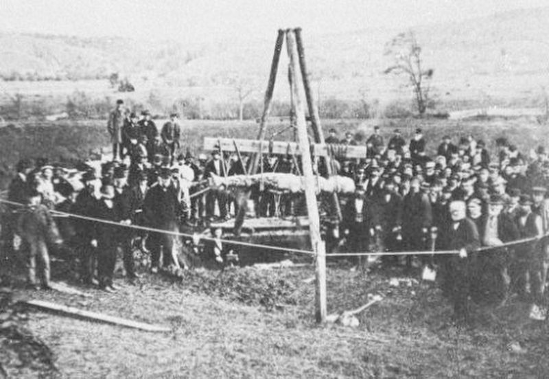 Exhuming the Cardiff Giant image. Click for more information.