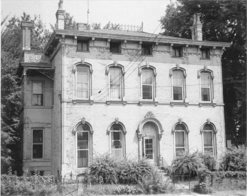 Hearne House image. Click for more information.