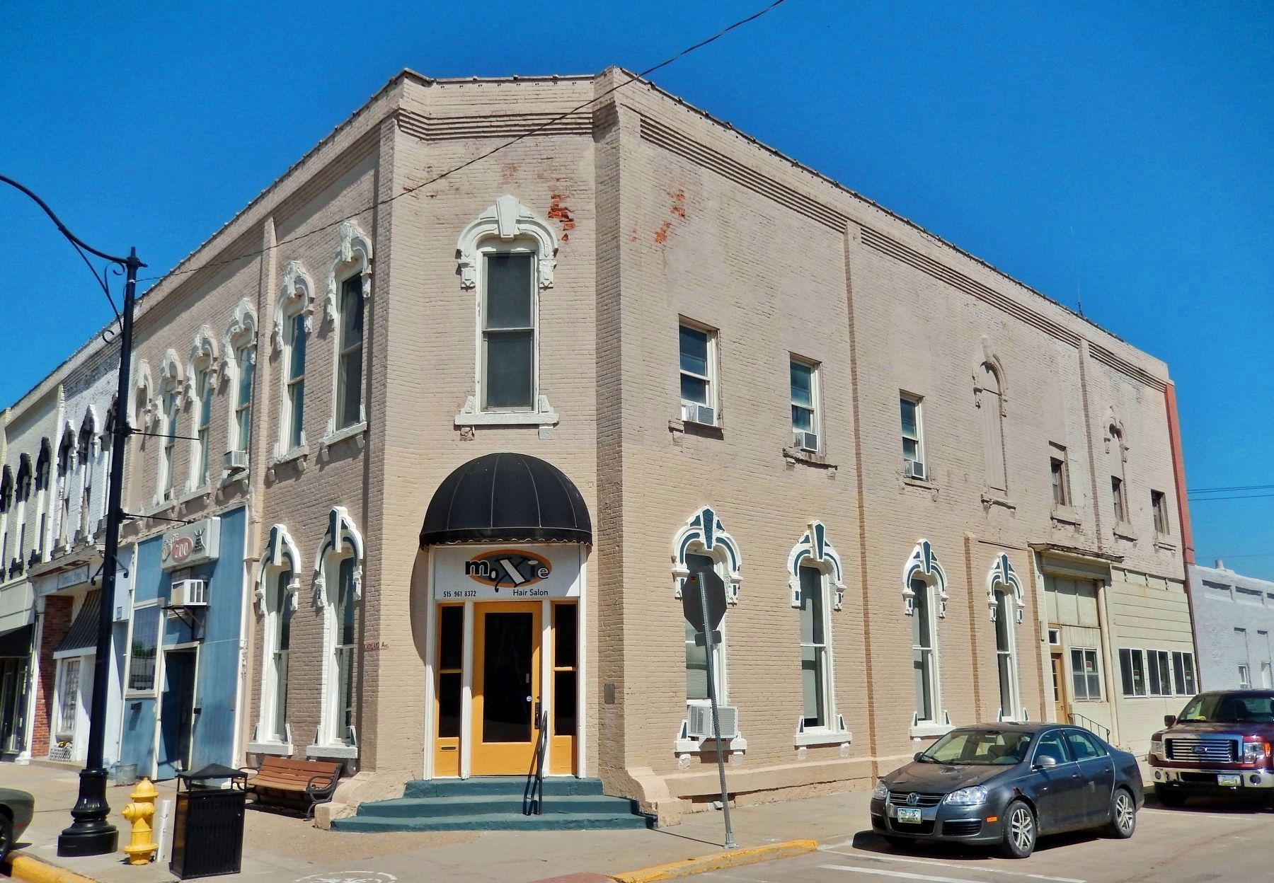 100 West Ashland Avenue. Click for full size. 100 West Ashland Avenue image. Click for full size.