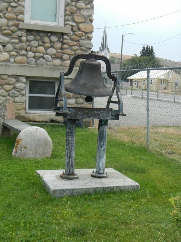 Cobblestone School Bell image. Click for full size.