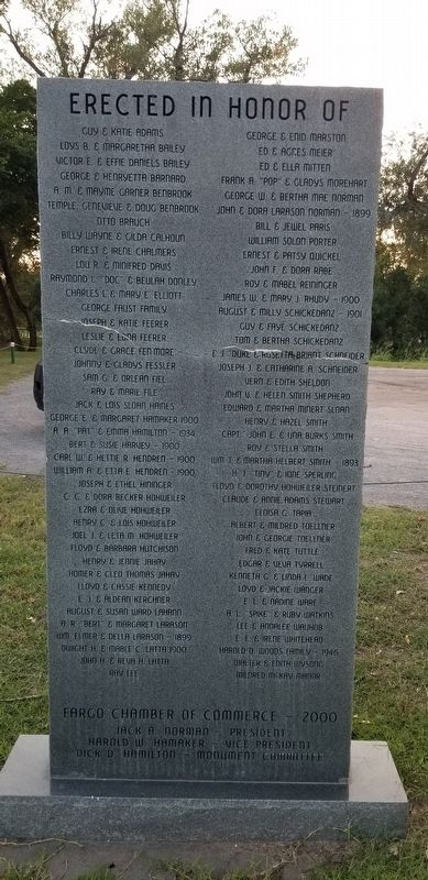 Memorial on the reverse side image. Click for full size.