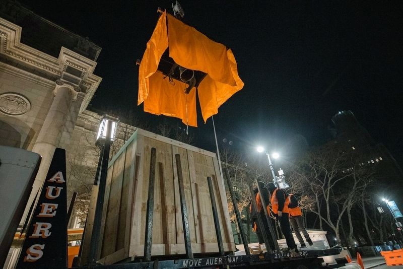 Removing the statue. Click for full size. Removing the statue image. Click for full size.