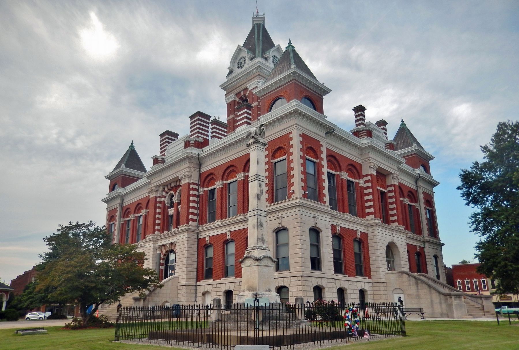 Gibson County Courthouse (<i>southwest elevation</i>) image. Click for full size.