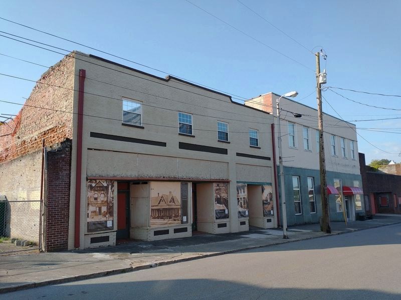 Mossy Creek Bank marker on left of building. image. Click for full size.