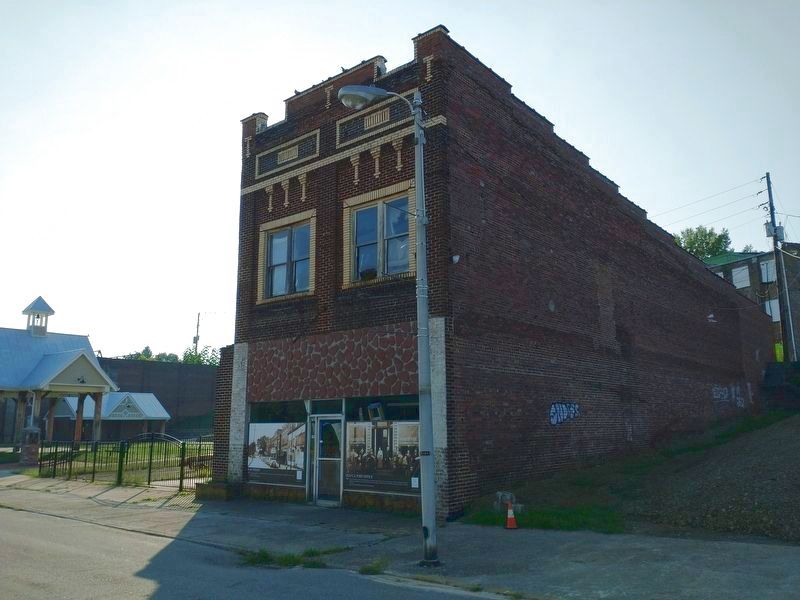 Main Street Marker on left on building. image. Click for full size.