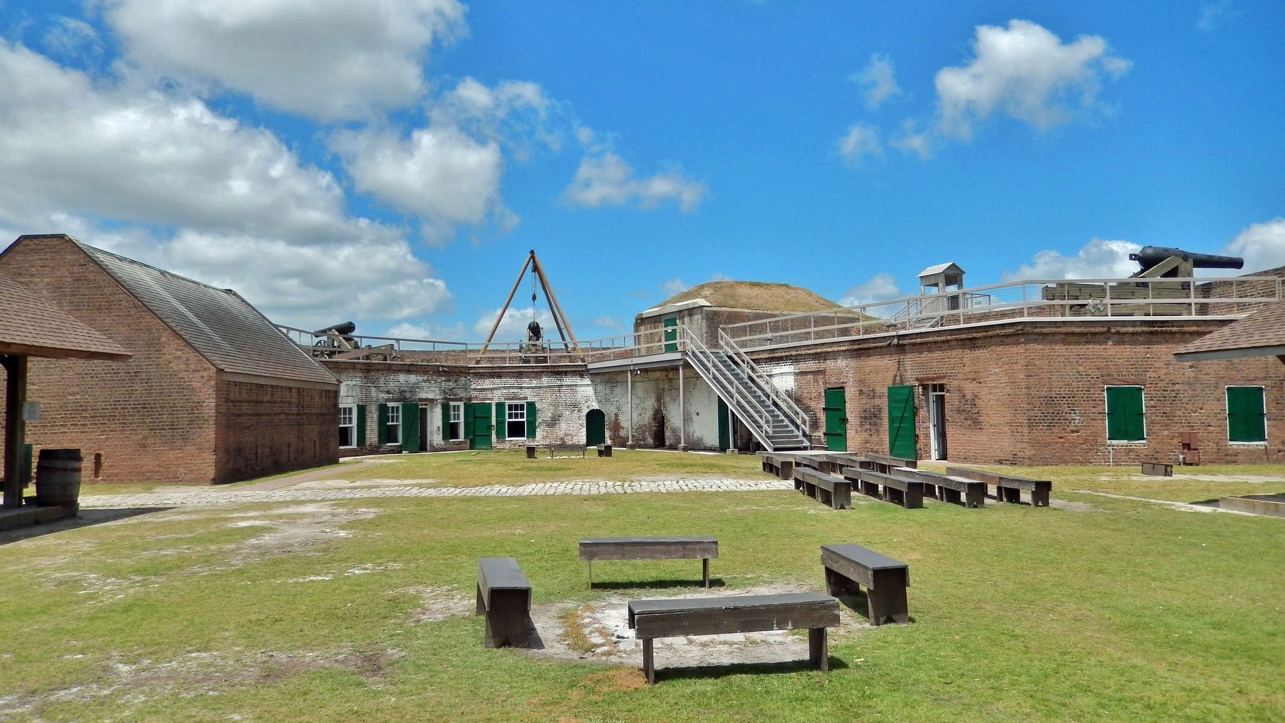 Fort James Jackson (<i>inside the walls</i>) image. Click for full size.