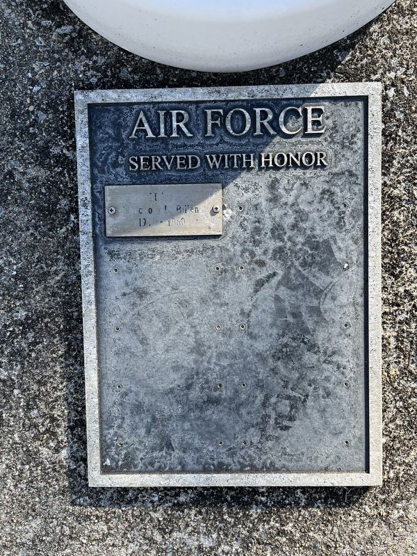Veterans Memorial image. Click for full size.
