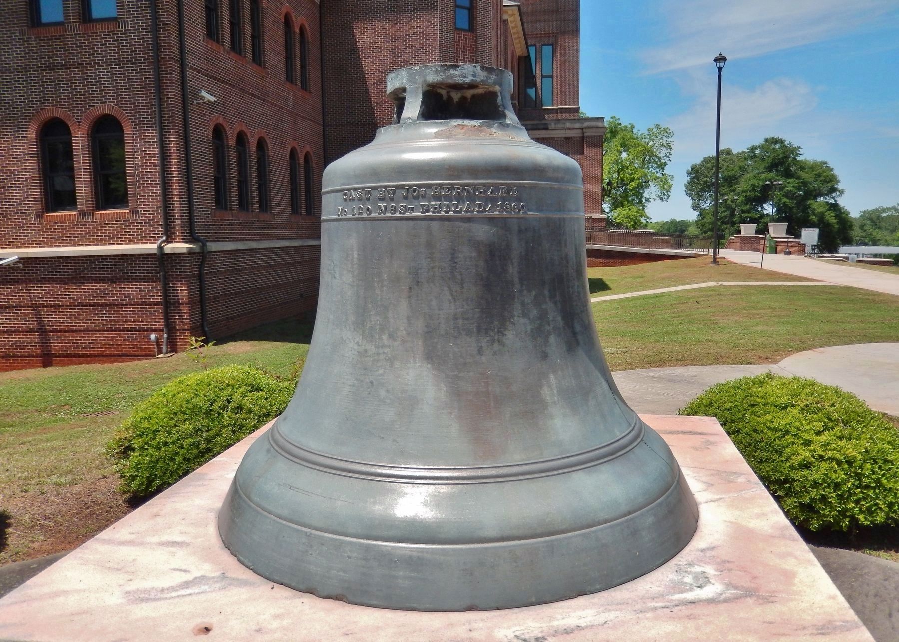 Sumter County Courthouse Bell image. Click for full size.
