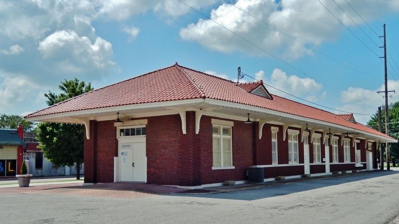 Sikeston Depot (<i>northeast elevation</i>) image. Click for full size.