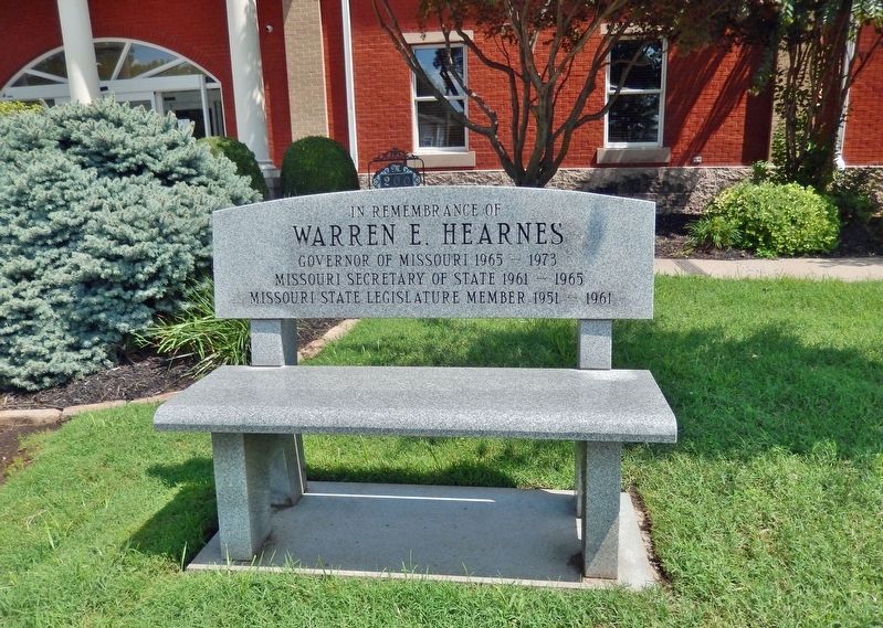 Warren Eastman Hearnes Memorial Bench image. Click for full size.