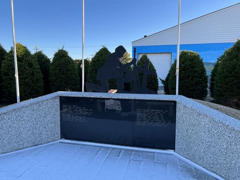 Vietnam Veterans Memorial image. Click for full size.