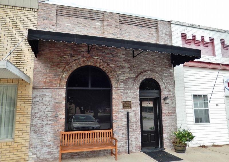 Original Bank of Alapaha Building. Click for full size. Original Bank of Alapaha Building image. Click for full size.