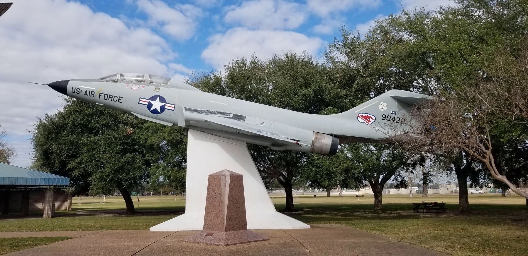 The view of the F/RF-101 Voodoo and Marker from the park image. Click for full size.
