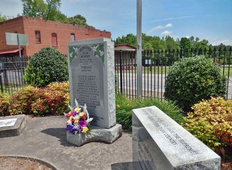 Clermont War Memorial (<i>top view on right</i>). Click for full size. Clermont War Memorial (<i>top view on right</i>) image. Click for full size.