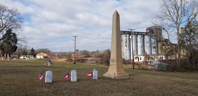 The view of the Confederate Memorial in the back of the cemetery image. Click for full size.