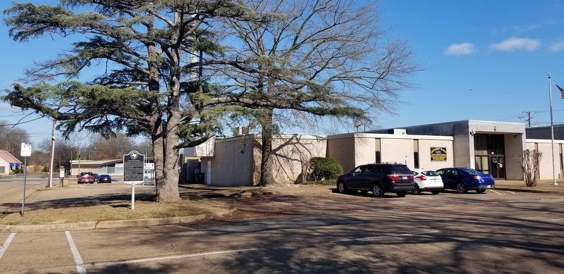 The view of the Site of Temple Moses Montefiore Marker from the street image. Click for full size.