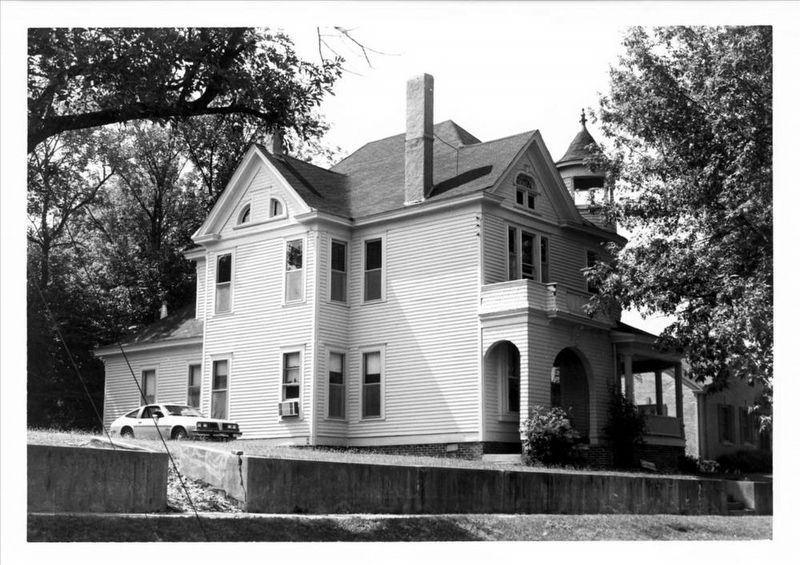 Will Linn House image. Click for more information.
