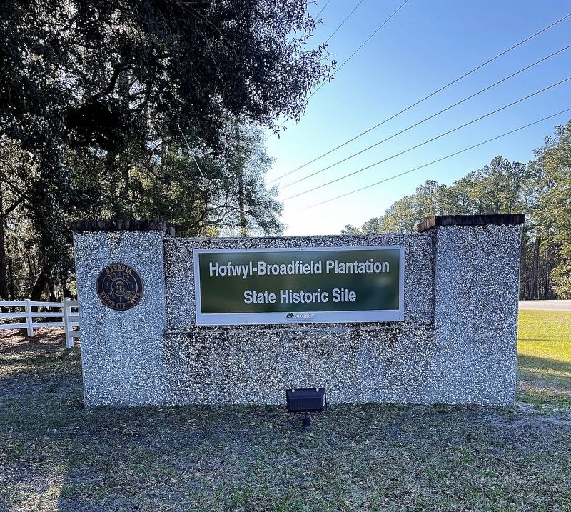 Hofwyl-Broadfield Plantation Historic Site Sign image. Click for full size.