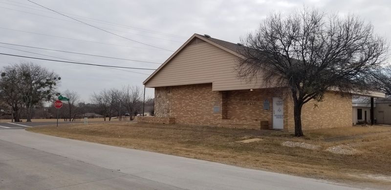 The view of the Lee Lodge and Marker from the street. Click for full size. The view of the Lee Lodge and Marker from the street image. Click for full size.