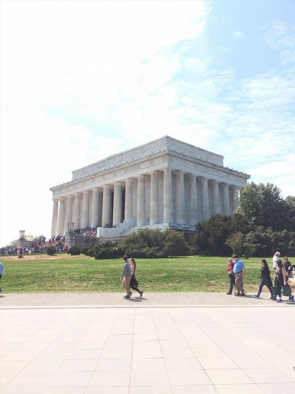 Lincoln Memorial image. Click for full size.