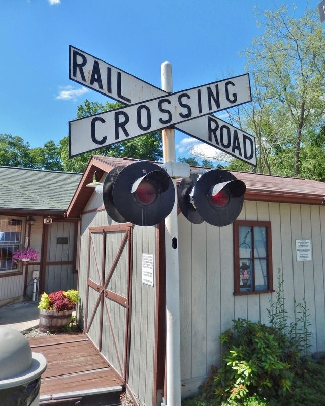 Railroad Crossing Lights image. Click for full size.