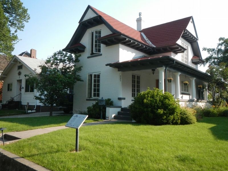 The Residence at 221 South Yellowstone and Marker image. Click for full size.