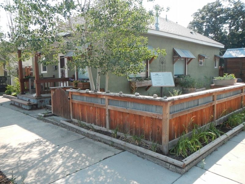 802 East Callender Street Residence and Marker image. Click for full size.