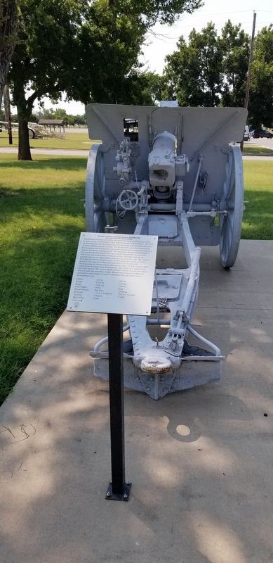 The view of the German 105mm Field Howitzer, M1898/1909 and Marker from the back image. Click for full size.