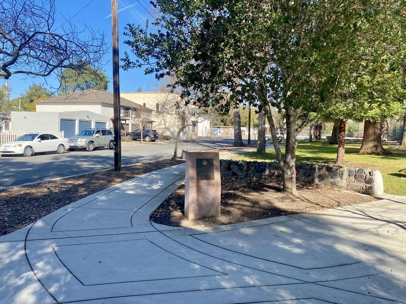 Former Masonic Lodge Site Marker - wide view image. Click for full size.