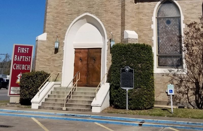 The entrance to the First Baptist Church of Bay City and Marker image. Click for full size.