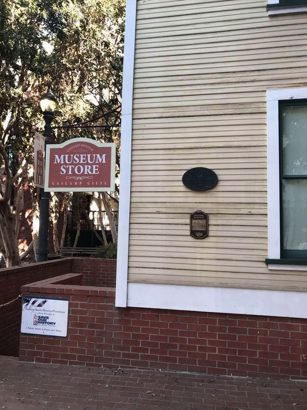 Davis House Markers. Click for full size. Davis House Markers image. Click for full size.
