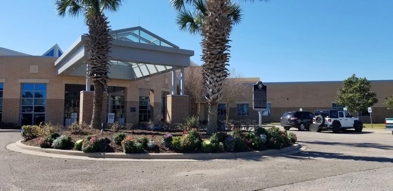 The entrance to the Matagorda Regional Medical Center and marker image. Click for full size.