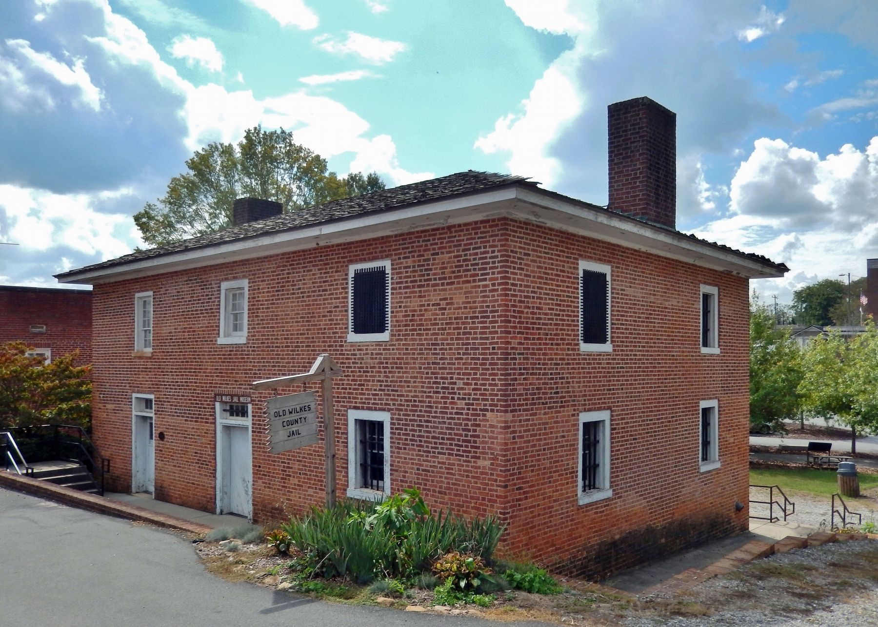 Old Wilkes Jail (<i>northeast elevation</i>) image. Click for full size.