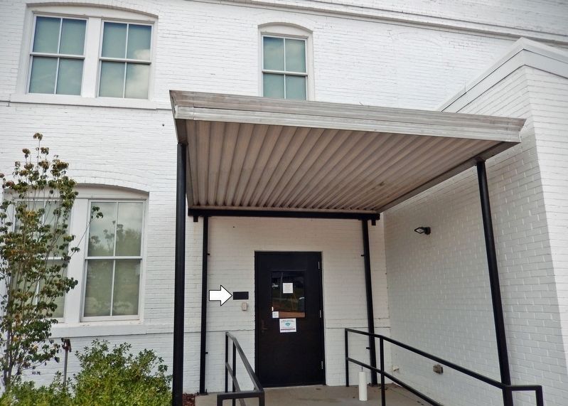 Wilkes County Courthouse Annex (<i>north entrance</i>) image. Click for full size.