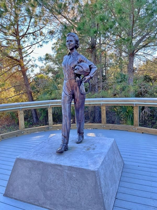 Jacqueline Cochran statue by sculptor Jon Hair. image. Click for full size.
